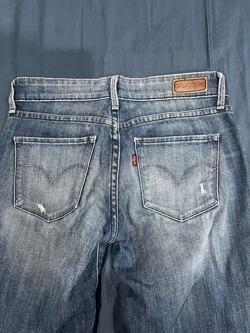 Levi’s Demi Curve Jeans size 24 (Category: Jeans) located in Paranaque City. Submitted by tinykh (Listing ID 1320158040, Image 3). Description: Levi’s straight cut jeans size 24 No flaws, barely used (too long for me—I’m 4’11).
