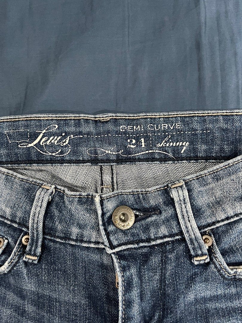 Levi’s Demi Curve Jeans size 24 (Category: Jeans) located in Paranaque City. Submitted by tinykh (Listing ID 1320158040, Image 2). Description: Levi’s straight cut jeans size 24 No flaws, barely used (too long for me—I’m 4’11).
