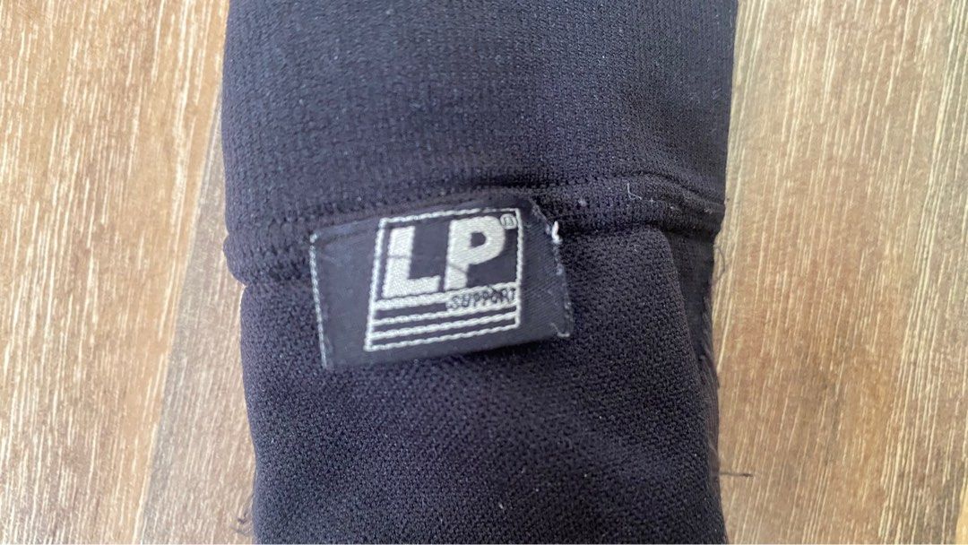 LP Arm Compression Sleeve (Category: Combat Sports) located in Manila. Submitted by andreiii_ (Listing ID 1320214794, Image 3). Description: 100% Authentic ✅ High-quality compression sleeve 💯 Size: small issue/s: signs of usage dm for more info and pics‼️.