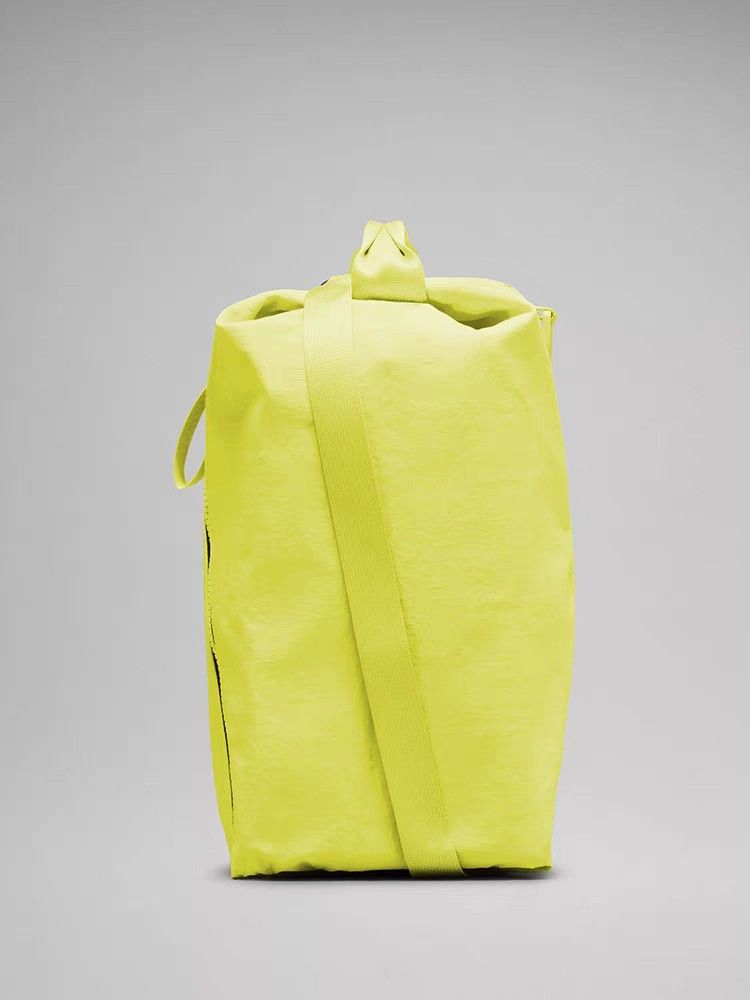 lululemon Fast Track Bag 20 10 Litre, Women's Fashion, Bags & Wallets, Shoulder Bags on Carousell lululemon Fast Track Bag 20 10 Litre, Women's Fashion, Bags & Wallets, Shoulder Bags on Carousell