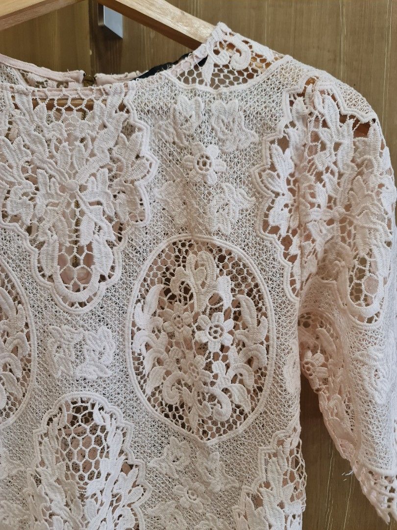 M Zara Basic Dress (Category: Dresses) located in Quezon City. Submitted by fp332 (Listing ID 1320174795, Image 2). Description: great fit, worn this in a formal event. can fit small-medium..