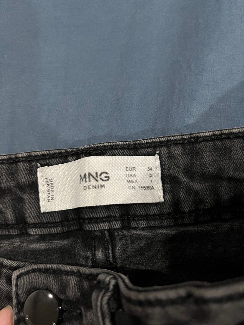 Mango Denim Jeans in XS (Category: Jeans) located in Paranaque City. Submitted by tinykh (Listing ID 1320158520, Image 2). Description: Mango Denim Denim high waisted jeans in XS (it shrank a bit, so it fits size 23-24 best) Flattering fit Minor flaws (not so noticeable—scratch on buttons—see photos) RFS: does not fit me anymore.