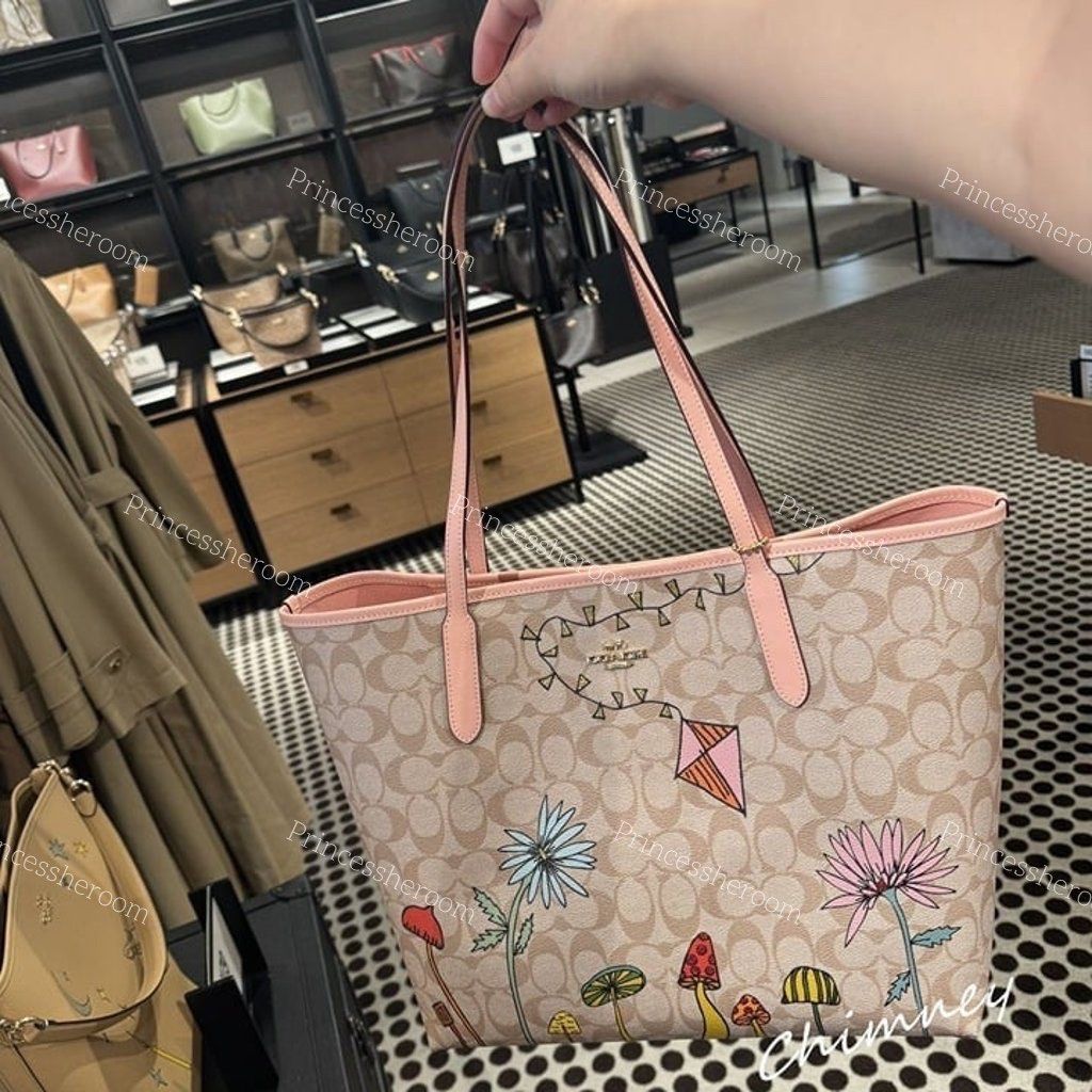 限定コラボ】Coach X Observed By Us City Tote Bag CU392 Coach CU392 Coach X Observed By Us City Tote Bag In