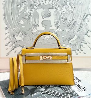 （分類：）位於 。 由 bellize.luxury 提交（商品編號 1320189942，圖片 1）。簡介： 。