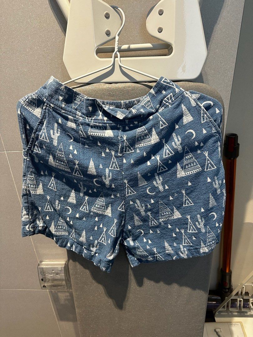Pattern shorts (Category: Shorts) located in Singapore. Submitted by heyyyymaple (Listing ID 1320102503, Image 1). Description: Chat to enquire more photos and photos with measurements Check my other listings.