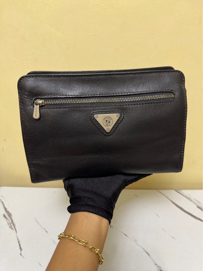 Renoma genuine leather clutch (Category: Luxury Bags & Wallets) located in Rizal. Submitted by houseofbell (Listing ID 1320157480, Image 2). Description: Excellent condition No flaws.