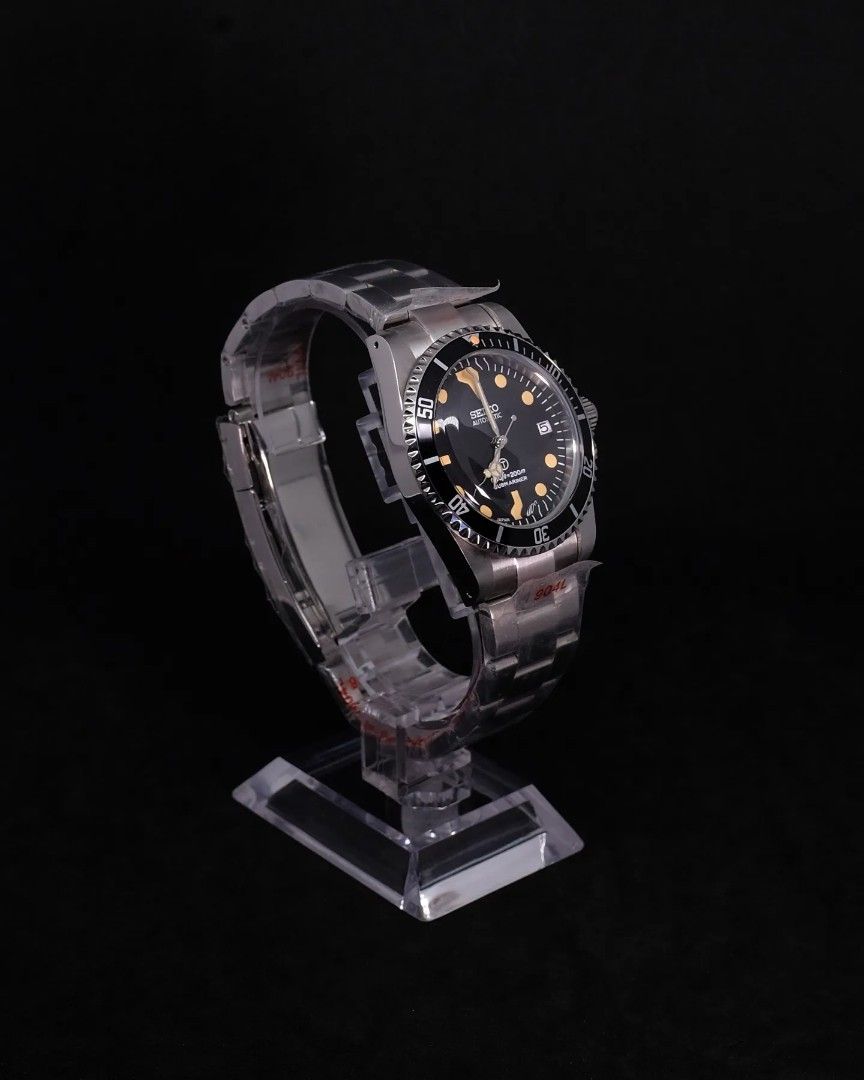 Seiko Mod Vintage Submariner (Category: Luxury Watches) located in Manila. Submitted by rafael_lesaguis (Listing ID 1320164901, Image 3). Description: Seiko Mod Vintage Submariner Movement: Seiko NH35 Automatic TMI version with winding and hacking feature Case and Strap: 40mm 904L Stainless Steel version (better than 316) & 904L Oyster Type strap Dial: Seiko logo, Vintage Dial Glass: Domed glass Hands: Vintage Mercedes Timegrapher calibrated Seal