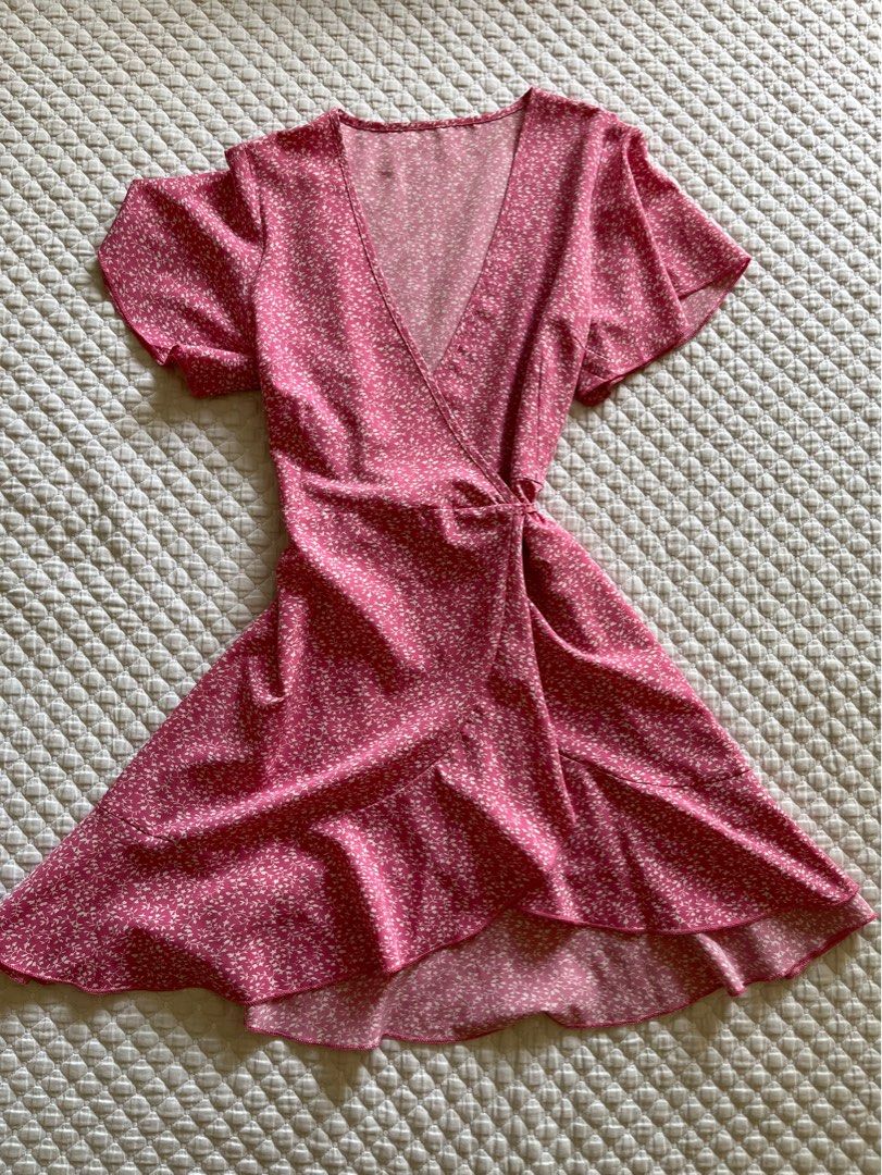 SHEIN Pink Floral Wrap Dress (Category: Dresses) located in Manila. Submitted by bubble.s (Listing ID 1320164585, Image 1). Description: 〰️ used 3-5 times only 〰️ loved this, super cute and girly 〰️ negotiable 〰️ SF shouldered by the buyer RFS: don't reach for it anymore Message for more inquiries about sizing & when worn!.