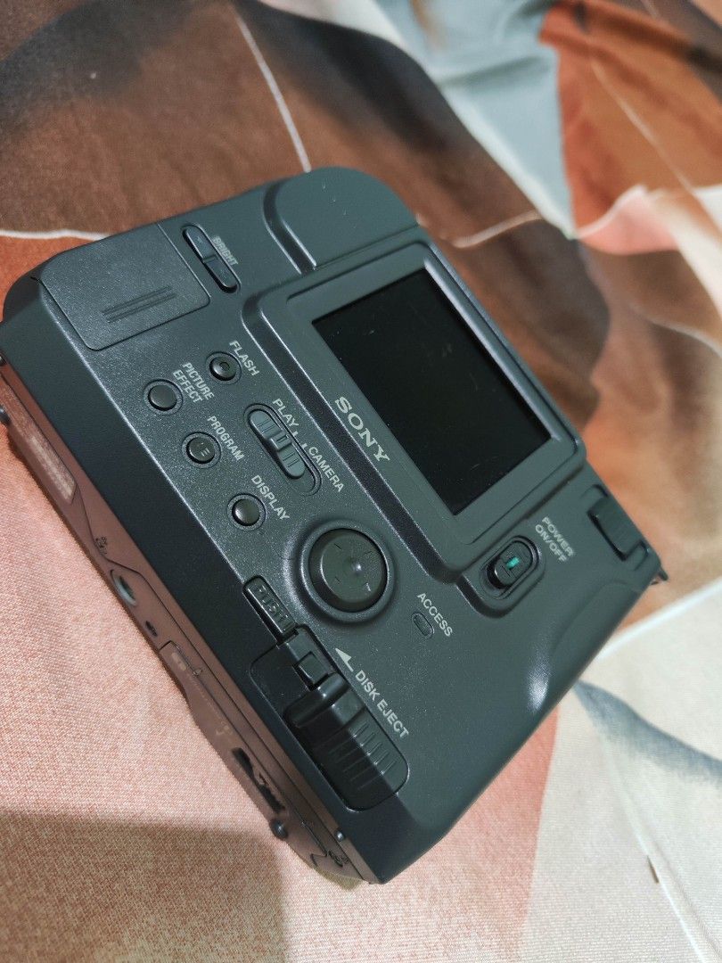 Sony Mvc-Fd73k with battery no charger (UNTESTED) (Category: Video Cameras) located in Manila. Submitted by olx156 (Listing ID 1320229005, Image 2). Description: physically has excellent condition but still untested.