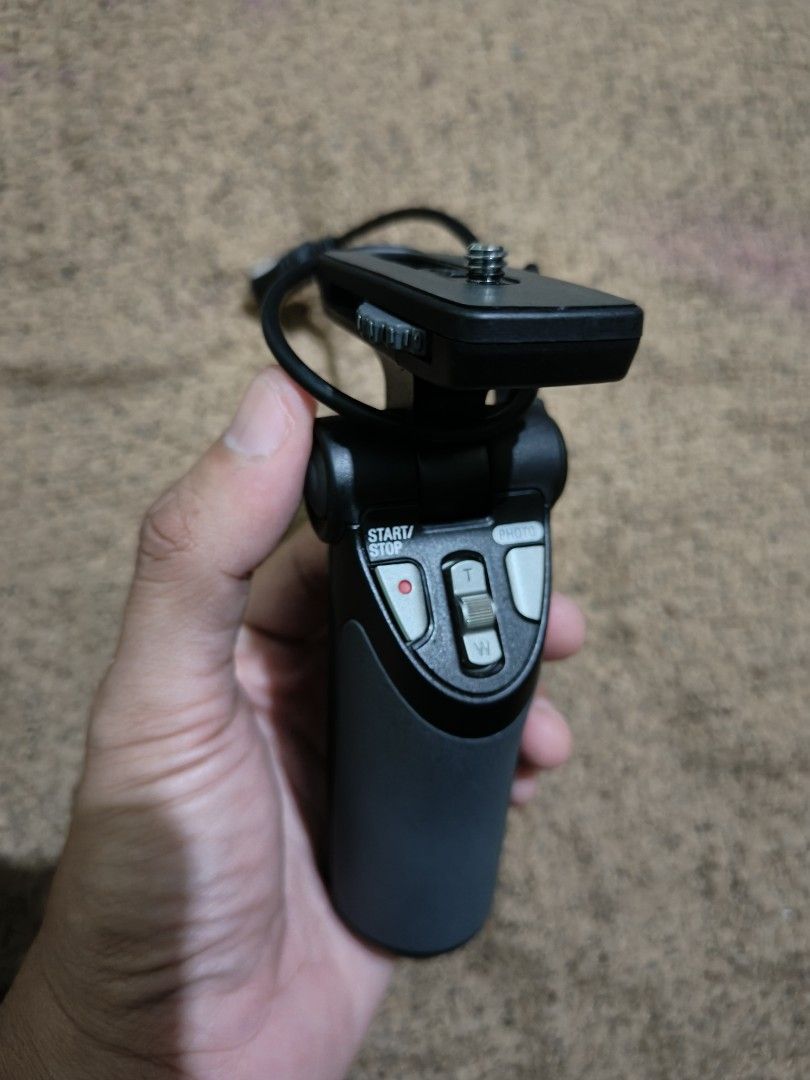 Sony shooting grip mini tripod GP-ATV1 (Category: Tripods & Monopods) located in Quezon City. Submitted by markgolveo (Listing ID 1320214262, Image 3). Description: Sony shooting grip mini tripod GP-ATV1.