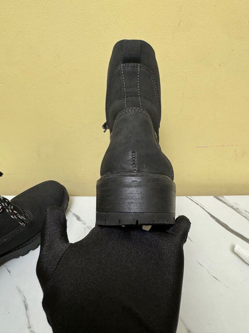 Steve madden combat shoes (Category: Boots) located in Rizal. Submitted by houseofbell (Listing ID 1320156724, Image 2). Description: Likenew continues Women size 7.