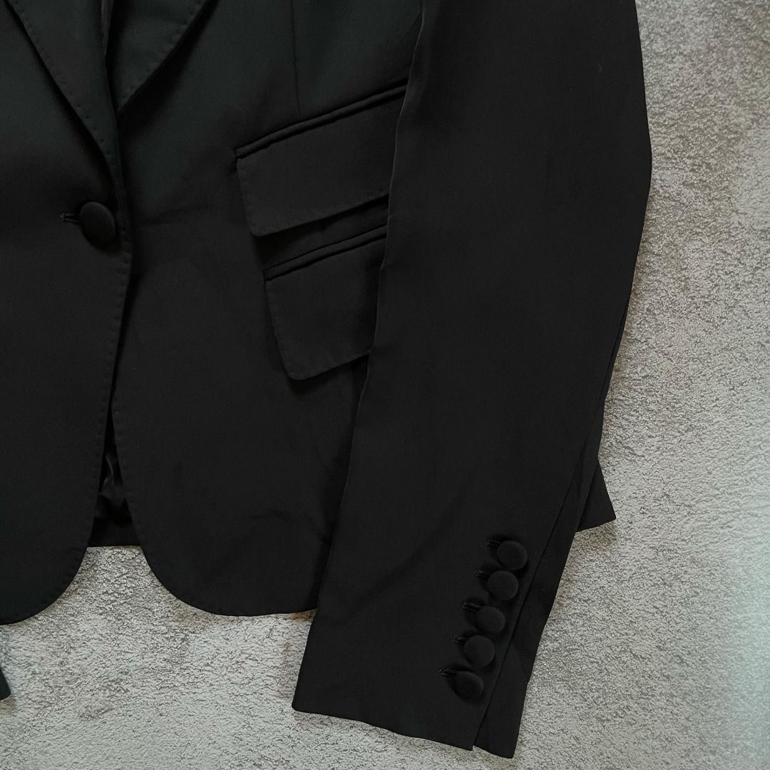 Tom Ford Single breasted Black Tuxedo (Category: Coats, Jackets and Outerwear) located in Las Pinas. Submitted by hdn.rck (Listing ID 1320212183, Image 3). Description: Tom Ford Single breasted Black Tuxedo Dimensions Height or body length - 26.5 inches Width - 18 inches Sleeve length - 29.5 inches .