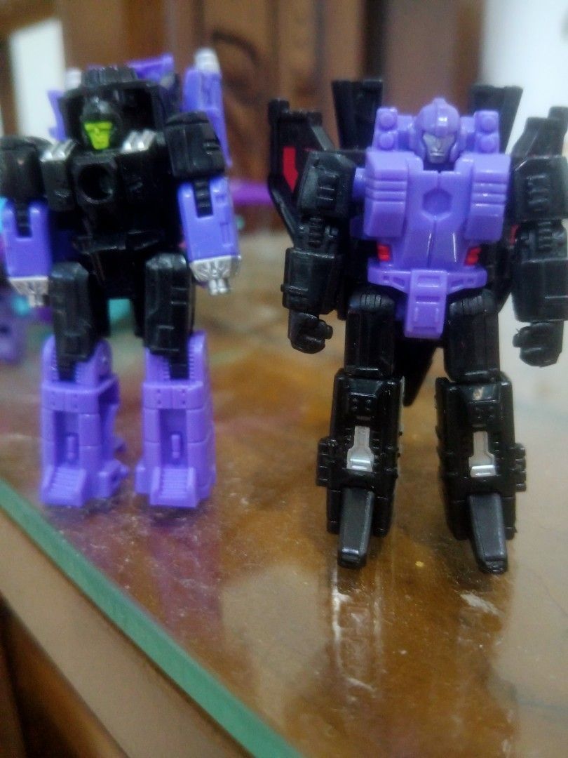 Transformers Robot (Category: Action & Battle Toys) located in Ipoh. Submitted by venturaventure (Listing ID 1320090534, Image 3). Description: Used item, selling as it is. Selling all together. No box, manual or weapons. Postage not included..