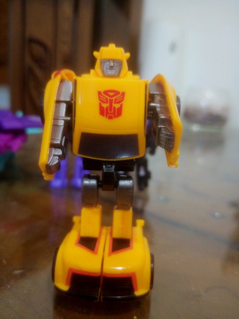 Transformers Robot (Category: Action & Battle Toys) located in Ipoh. Submitted by venturaventure (Listing ID 1320090534, Image 2). Description: Used item, selling as it is. Selling all together. No box, manual or weapons. Postage not included..