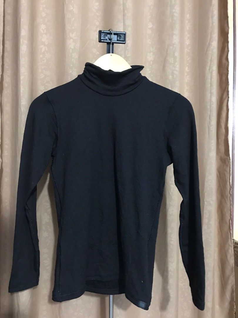 UNIQLO Ultra Warm turtleneck Fesyen Wanita Pakaian Wanita Atasan di Carousell