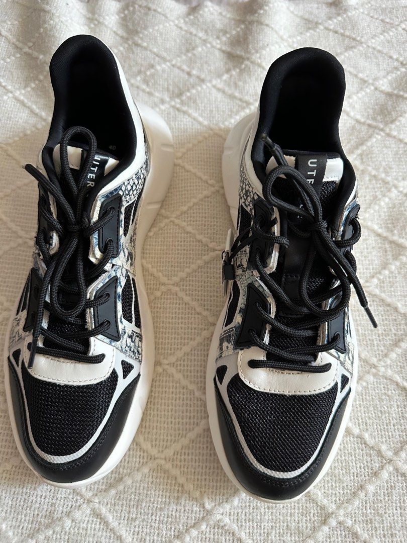 Uterque sneakers store