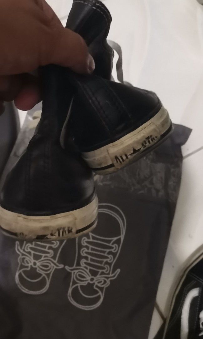 Vans Chucks bogo (Category: Casual Shoes) located in Quezon City. Submitted by simplelang22 (Listing ID 1320146856, Image 2). Description: Buy 1 get 1 1200 pesos only Pics Describe itself Pickup or via courier plus shipping fee Vans size 10 Chuks 9.5.