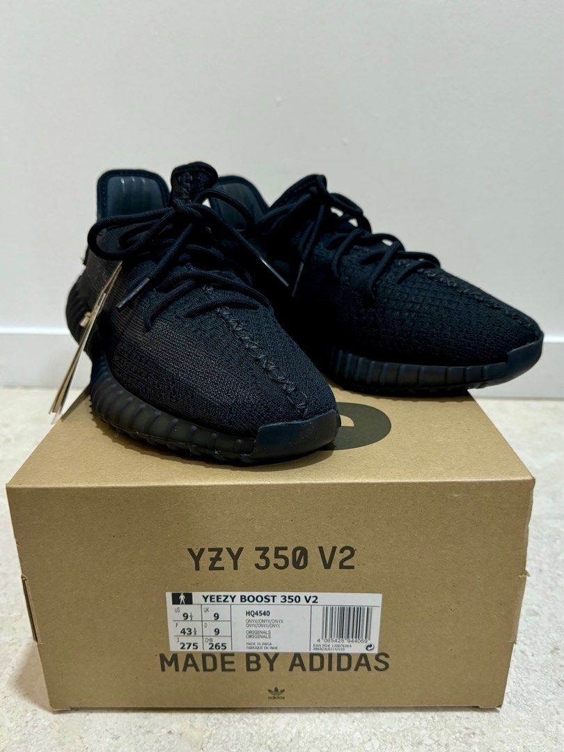 Yeezy Boost 350 V2, Men's Fashion, Footwear, Sneakers on Carousell