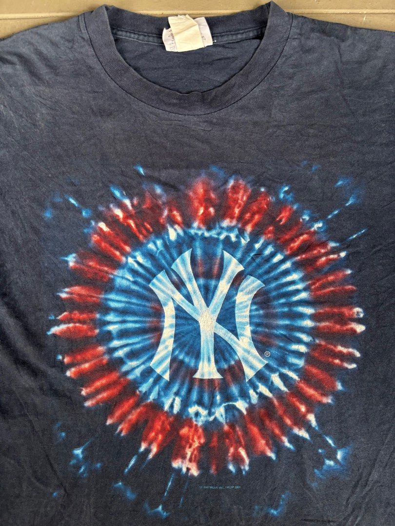 2000 New York Yankees Tee (Category: Tshirts & Polo Shirts) located in Singapore. Submitted by sunnysideupcart (Listing ID 1320358404, Image 1). Description: 22” x 30” buyy more and we can consider nego! join our channel here t.me/sunnysideupeggy.