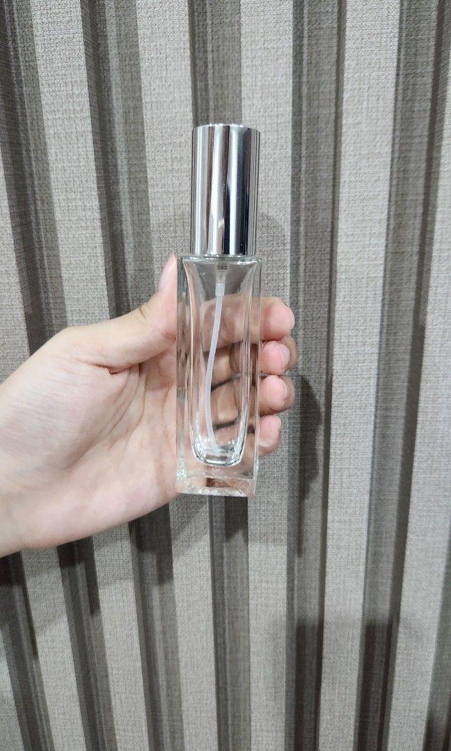 30 ml glass spray bottle for perfume (Category: Fragrance & Deodorants) located in Quezon City. Submitted by mikaela7850263 (Listing ID 1320355543, Image 1). Description: 30 ml glass spray bottle for perfume - with silver cap - never used - dimensions: 3 cm x 12.5 cm x 3 cm Wholesale price available for 15 or more pcs MOP: Gcash, online bank transfer MOD: Grab or Lalamove (shouldered by buyer).