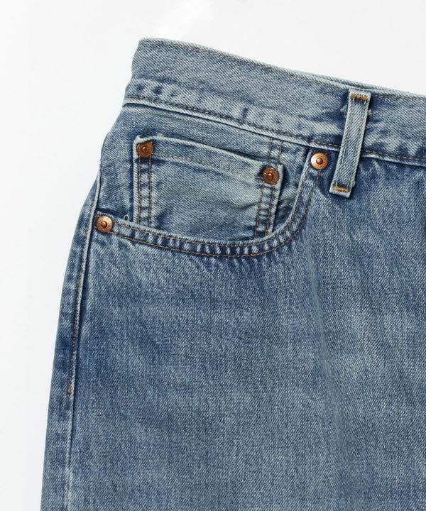 由 oldscool_ (刊登 ID 1320343372，圖片 3) 提交，位於 台北市 (Taipei) 的 (降價) Levi’s × BEAMS / 別注 Super Wide Jean 超寬鬆牛仔褲/30腰/官網秒殺/極稀有/501/Stussy /baggy jeans /acne studios (類別：牛仔褲)，說明：全新僅試穿，有疑問歡迎提問～ 『SUPER WIDE COLLECTION』 萬眾期待的第三彈聯名系列『SUPER WIDE COLLECTION』衣如其名，將原本的款式往左右延展，以呈現出象徵BEAMS的寬鬆版型。總共有外套、褲子、T恤等三種款式進行展開。以1950年代的『501® XX』為原型，製成本次的『Levi's® × BEAMS SUPER WIDE JEAN』。 Levi's® 皮標上，兩匹馬往左右拉扯也無法將其牛仔布撕破的堅韌性。此理念也呼應到本次聯名系列往左右延展的寬鬆理念，在經典且寬鬆的外型之下，細節調整也恰到好處，是一完成度極高的獨特單
