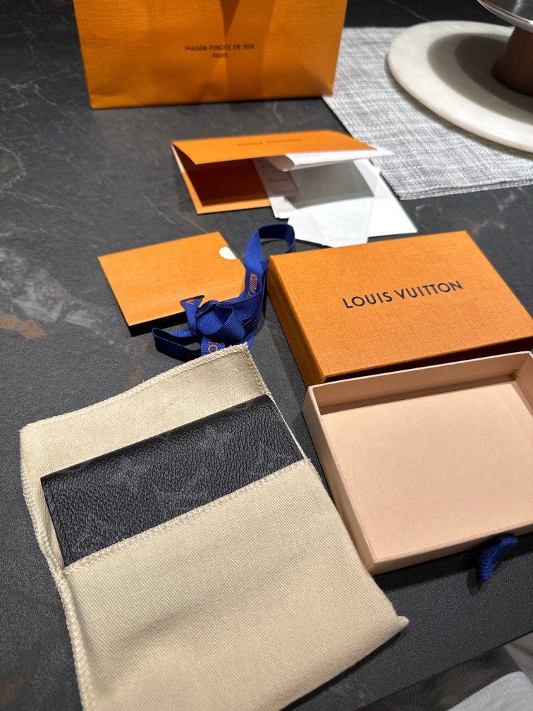 全新LV 銀包袋裝萬用錢包card holder M61696, 名牌, 手袋及銀包- Carousell