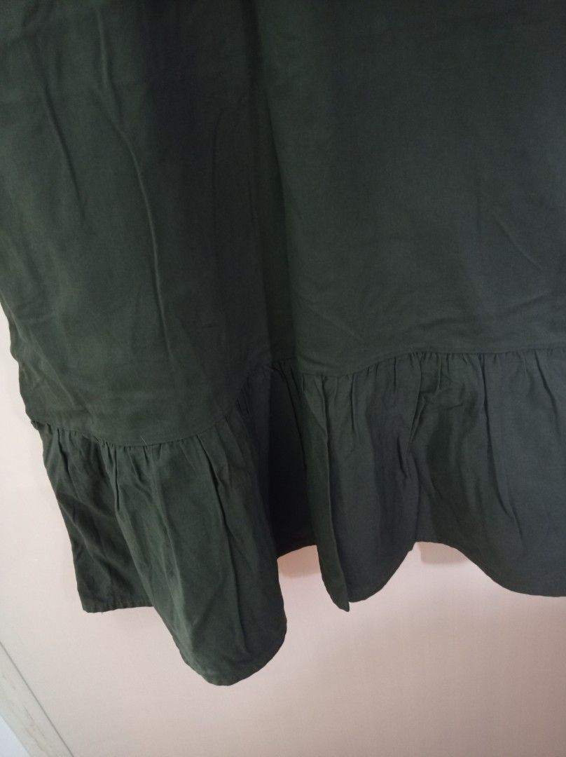 Army Green Chinese Collared Dress (Category: Dresses) located in Tanza. Submitted by gratefuljam05 (Listing ID 1320287282, Image 3). Description: Army Green Chinese Collared Dress size: medium shoulder: 40cm armhole: 44cm length from shoulder to knee: 82 bust: 112cm waist: 42in.