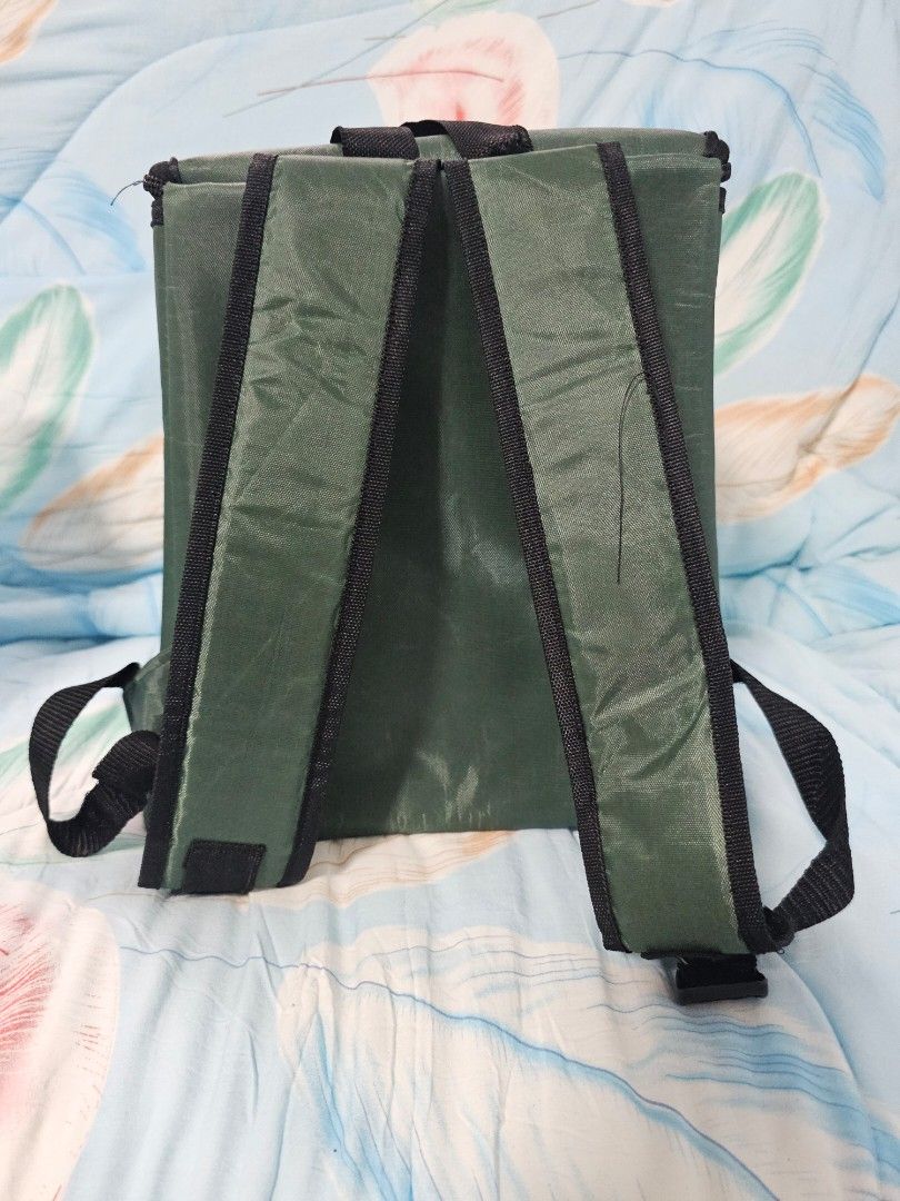 Backpack (Category: Homes & Other Pet Accessories) located in Singapore. Submitted by chew888 (Listing ID 1320321996, Image 3). Description: A brand new green pet carrier for sale. This bag is not suitable too small for my pet. The original price is $38. Letting go at $32/- fixed price. Only picking up at Punggol mrt station..