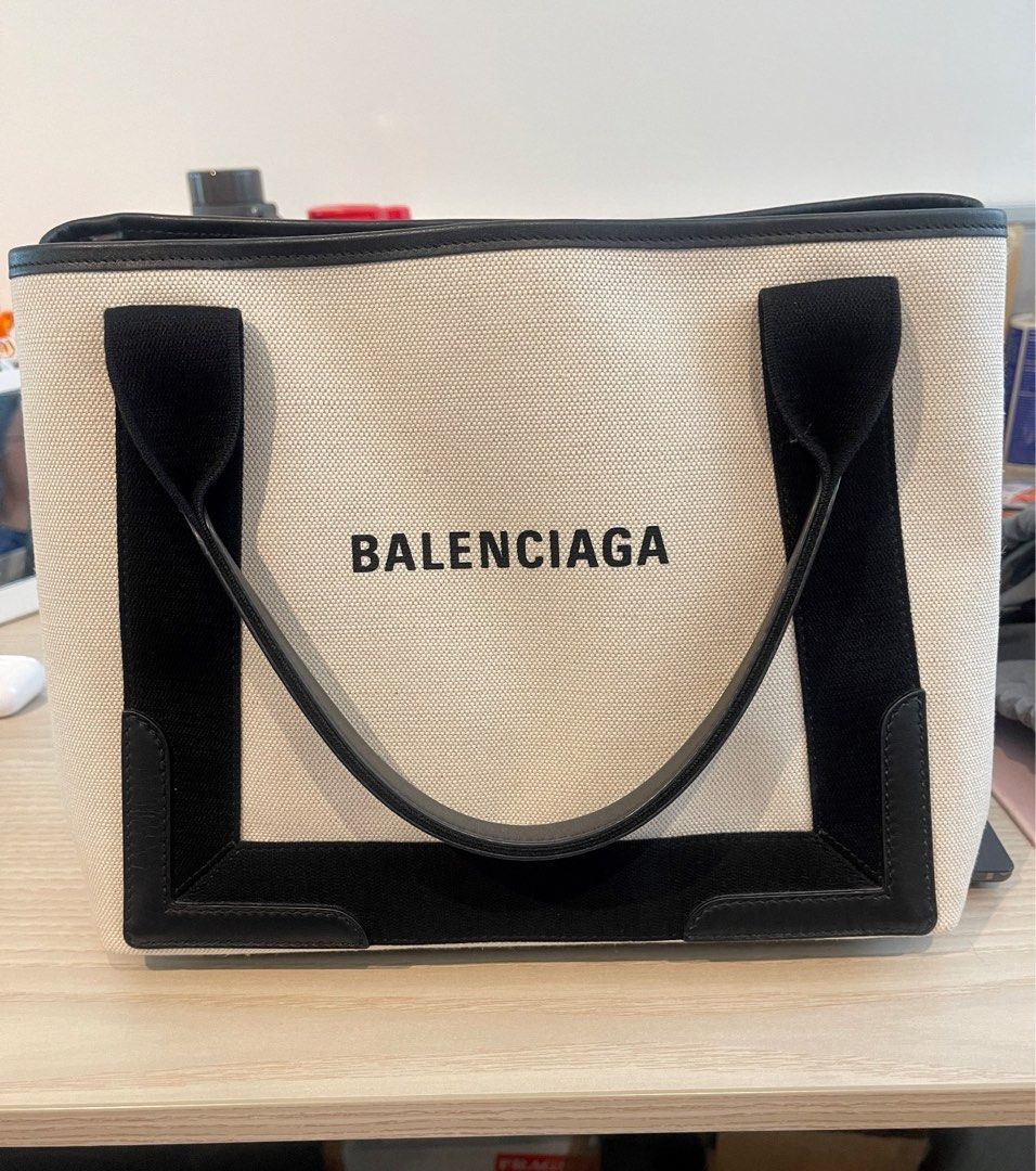 Balenciaga - used but not abused (Category: Luxury Bags & Wallets) located in Pasig City. Submitted by janrh (Listing ID 1320324321, Image 1). Description: .