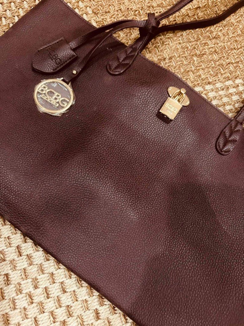 BCBG tote Bag (Category: Luxury Bags & Wallets) located in Batangas. Submitted by declutteringworld (Listing ID 1320339327, Image 2). Description: Brand: BCBG Condition: Brand New RFS: decluttering MOP: gcash, bank transfer .