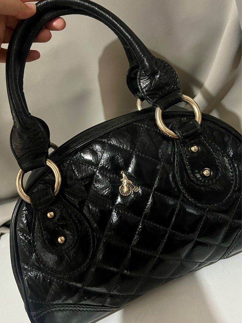 Beanpole Quilted Black Handbag (Category: Luxury Bags & Wallets) located in Apalit. Submitted by ic_declutter (Listing ID 1320393229, Image 3). Description: No issues but with signs of usage..