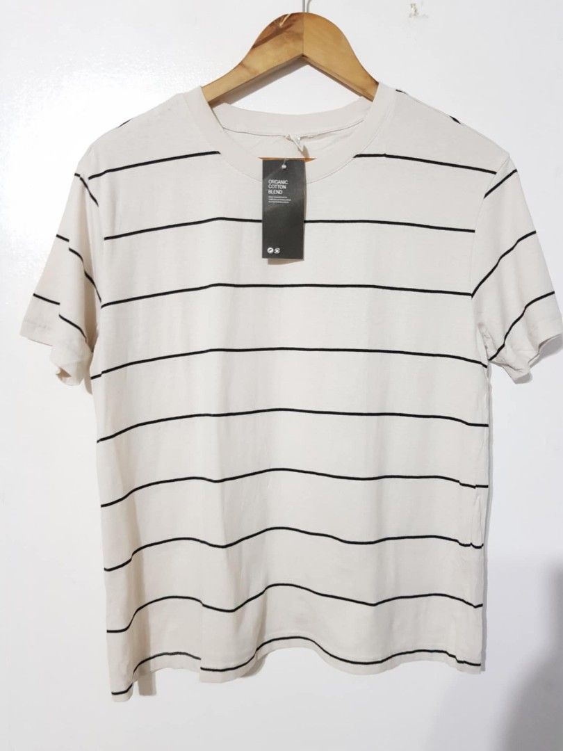 BNew Hm Basic Striped Tshirt Xs S M L XL XXL (Category: Shirts) located in Caloocan City. Submitted by clevercloud.e1971a (Listing ID 1320350165, Image 3). Description: bnew Over@runs xs s m l xl xxl oversized fit.