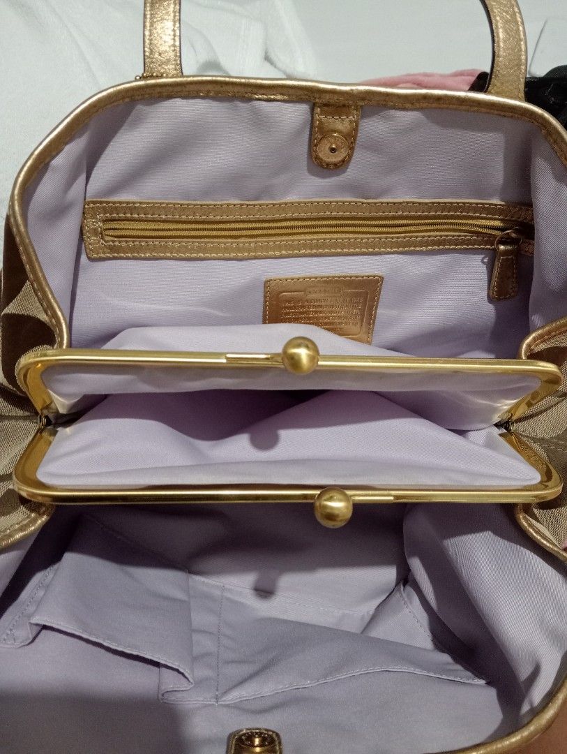 coach bag (Category: Luxury Bags & Wallets) located in Indang. Submitted by majodeth (Listing ID 1320374975, Image 3). Description: coach rfs: needs fund.