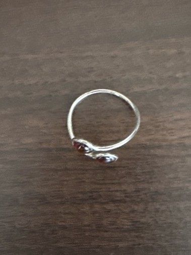 Garnet ring (Category: Rings) located in Subang Jaya. Submitted by jltcollection (Listing ID 1320299591, Image 2). Description: Size: Approx. Asian 15 (US 7.5-8). Size flexible. Stones: 2 x 6mm round natural garnet Metal: stamped 925 silver .