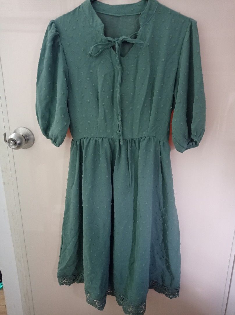 Green Puffed Sleeve Dress (Category: Dresses) located in Tanza. Submitted by gratefuljam05 (Listing ID 1320286061, Image 1). Description: Green Puffed Sleeve Dress size: can fit small to medium body frame shoulder: 38cm sleeve length: 31cm armhole: 46cm length from shoulder to knees: 97cm bust: 32in waist: 31in.