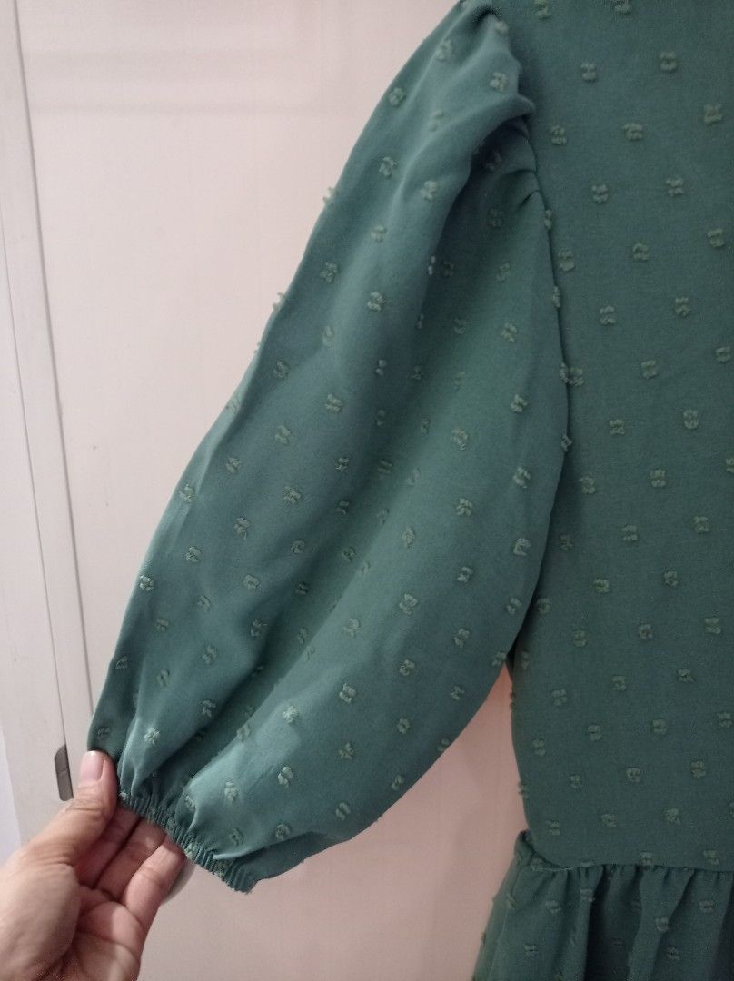 Green Puffed Sleeve Dress (Category: Dresses) located in Tanza. Submitted by gratefuljam05 (Listing ID 1320286061, Image 3). Description: Green Puffed Sleeve Dress size: can fit small to medium body frame shoulder: 38cm sleeve length: 31cm armhole: 46cm length from shoulder to knees: 97cm bust: 32in waist: 31in.