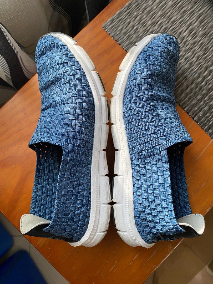Hawkins Slip - On shoes (Category: Sneakers) located in Las Pinas. Submitted by deepsouthe (Listing ID 1307684609, Image 1). Description: Hawkins Slip-On shoes Mens US 8 Fits 8-8.5 Super comfy, light, ideal for adults & elderly Vg condition Sf c/o buyer Las Pinas area.