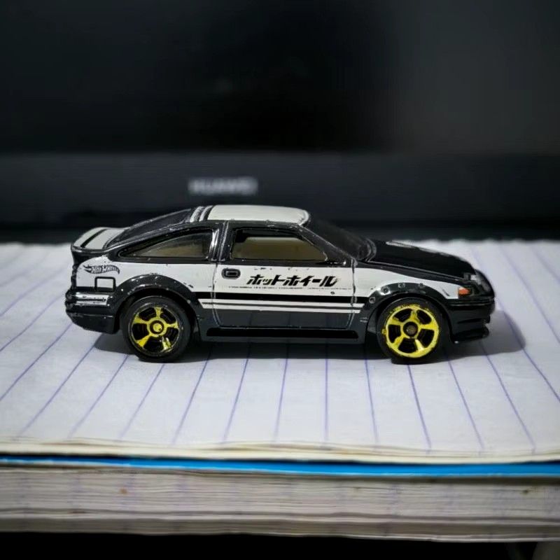 Hot Wheels Toyota AE86 Corolla (Category: Vehicle & Diecast Models) located in Angeles City. Submitted by yellowbrickstore (Listing ID 1320361951, Image 2). Description: READING IS ESSENTIAL Basa po muna bago DM Visit webstore enstack.ph/yellowbrickstore - price : FIXED napo tayo - Availabile Pa Ba? : YES (no reply for this question nasagot na) - Payment: GCASH,BPi bank - Shipping: JNT or LBC cop - hm shipping? - See picture - location? Pampanga 