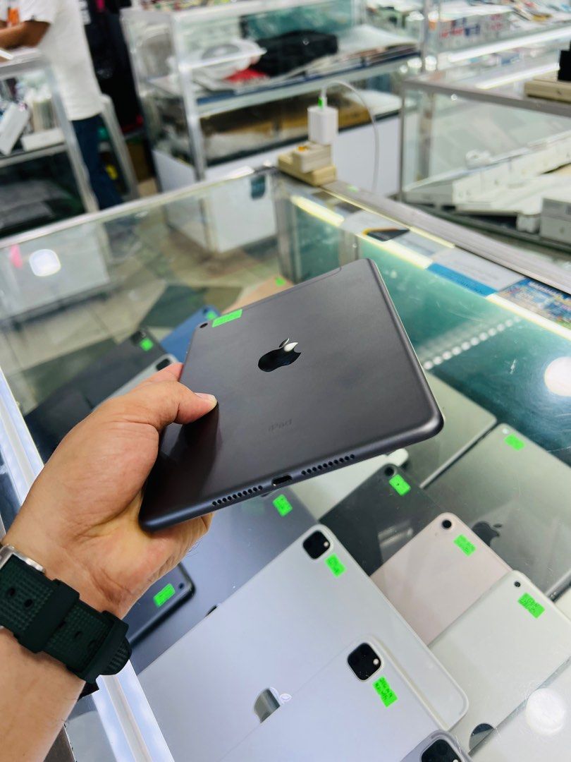 iPad Mini 5 64GB with sim Cellular 99%smooth No issues (Category: iPad) located in San Juan City. Submitted by saabangadgetshop (Listing ID 1320264284, Image 3). Description: Onhand | Pre-owned iPad Mini 5 64GB Cellular with sim NTC APPROVED Battery Health 92% NO HIDDEN ISSUES NO HISTORY OF REPAIR 99%Smooth TEST TO SAWA RESET ALL YOU WANT NOT REFURBISHED AUTHENTIC PHONE ALL WORKING FREE 3uTools 🖥️ 🆓Freebies ✅Adaptor w/cable Mode of Payment : ⬇️