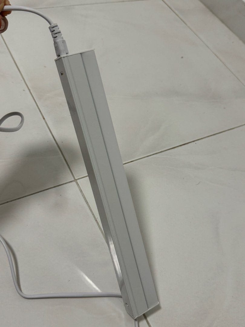 Light (Category: Lighting) located in Singapore. Submitted by tonypeaces (Listing ID 1320352602, Image 3). Description: .