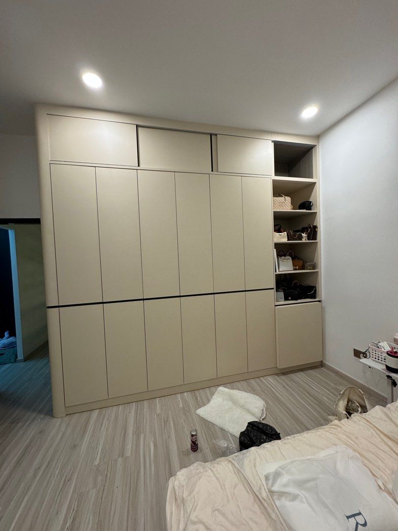 Look here doing carpentry in house text us here direct contractor62863075352067112