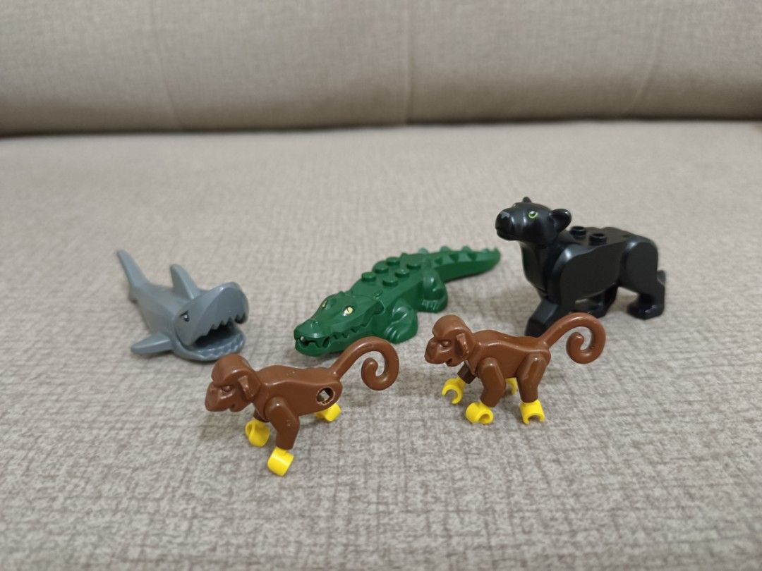 Lego black panther animal top
