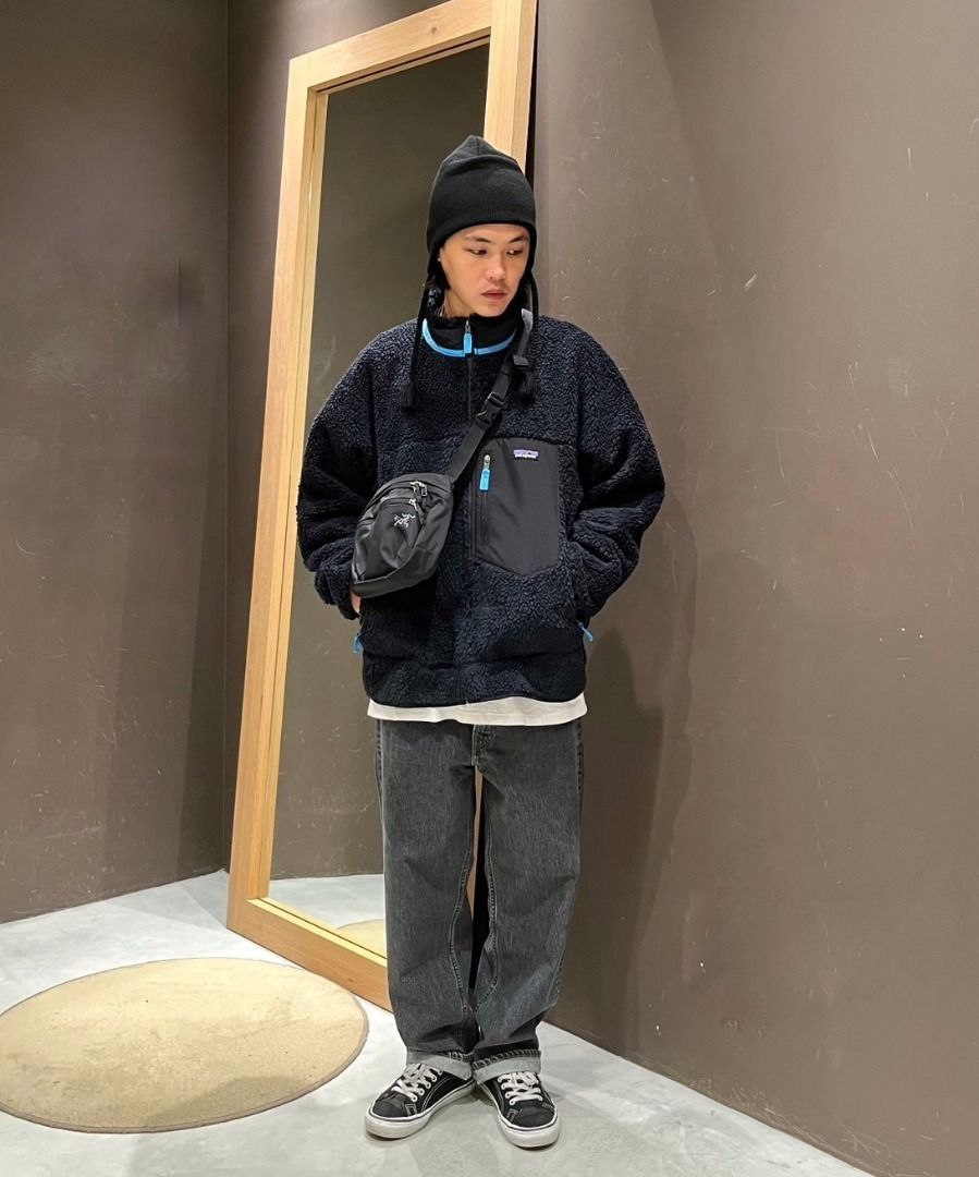由 oldscool_ (刊登 ID 1320344108，圖片 3) 提交，位於 台北市 (Taipei) 的 (降價)orSlow × BEAMS / 男裝 SUPER DAD'S DENIM PANTS / 別注 牛仔褲 黑 / cityboy｜ssz｜日本製｜黑牛 / 錐形褲 / baggy jeans / acne studios (類別：牛仔褲)，說明：原價$6800，寬鬆版型，百搭好看，買錯尺寸故認賠割愛QQ 重現〈orSlow〉在1990年美國量販店販售的「Dad's Denim＝爸爸的牛仔褲」。在愛好者之間博得壓倒性人氣的同時，將現在沒有製作的同款式特別以〈BEAMS〉別注的樣式復刻。採用的色系與經水洗的材質感，能夠貫穿〈BEAMS〉本季表現出所謂「帥氣、粗曠」的關鍵字。 3(L) :腰圍 87／前襠 31.5／內長 76／下擺圍 41.5／大腿圍 68／臀圍 116 5(XL)腰圍 94／前襠 35.5／內長 76／下擺圍 44／大腿圍 74／臀圍 124。
