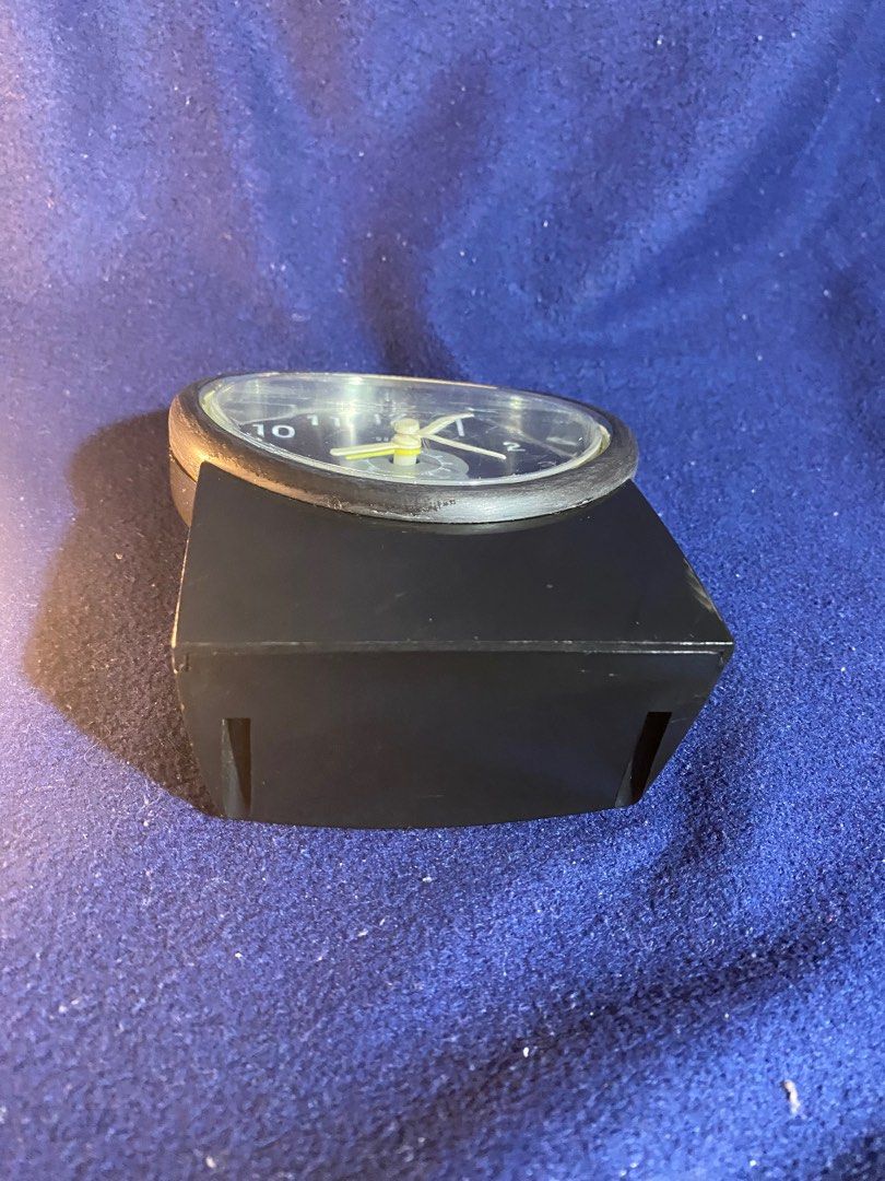 Quartz alarm clock old used with temp and humidity (Category: Clocks) located in Pasay City. Submitted by subito123 (Listing ID 1320321783, Image 2). Description: Old used alarm clock in workin condition Please see the photo as is where is thanks .