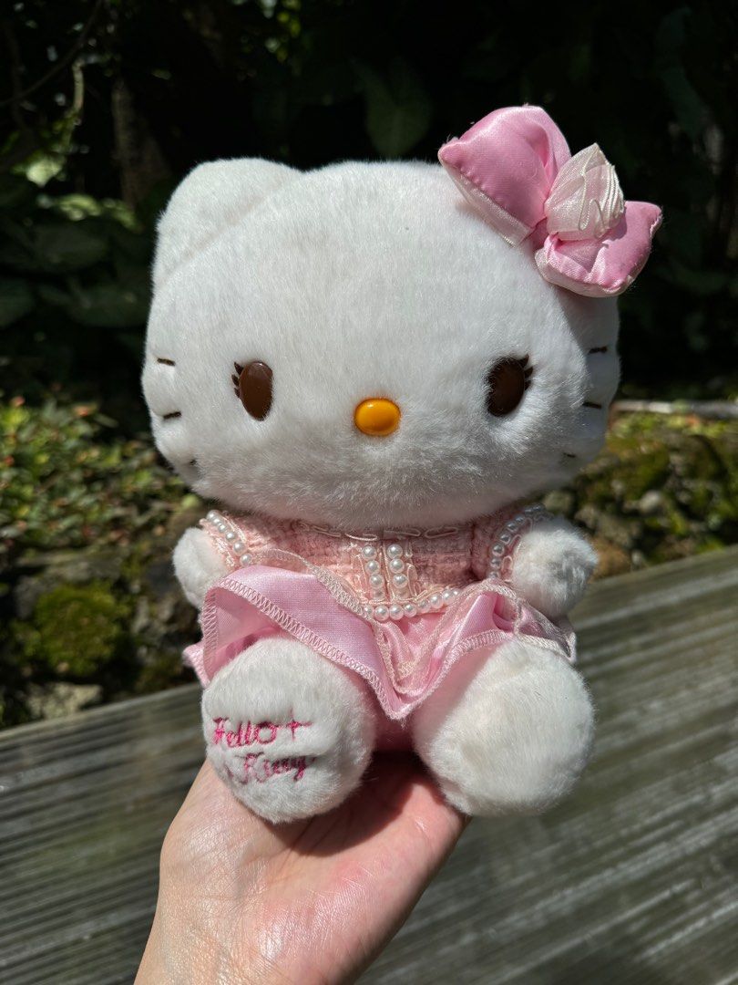 SANRIO HELLO KITTY IN TWEED JACKET (Category: Coats, Jackets and Outerwear) located in Baguio. Submitted by goodfindsbaguio (Listing ID 1320310253, Image 2). Description: may pulled part sa skirt.