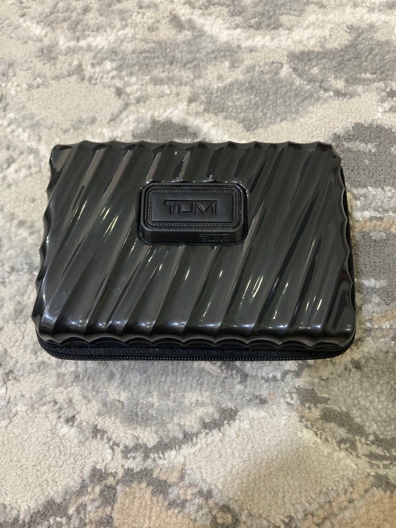 Hard shell toiletry case discount