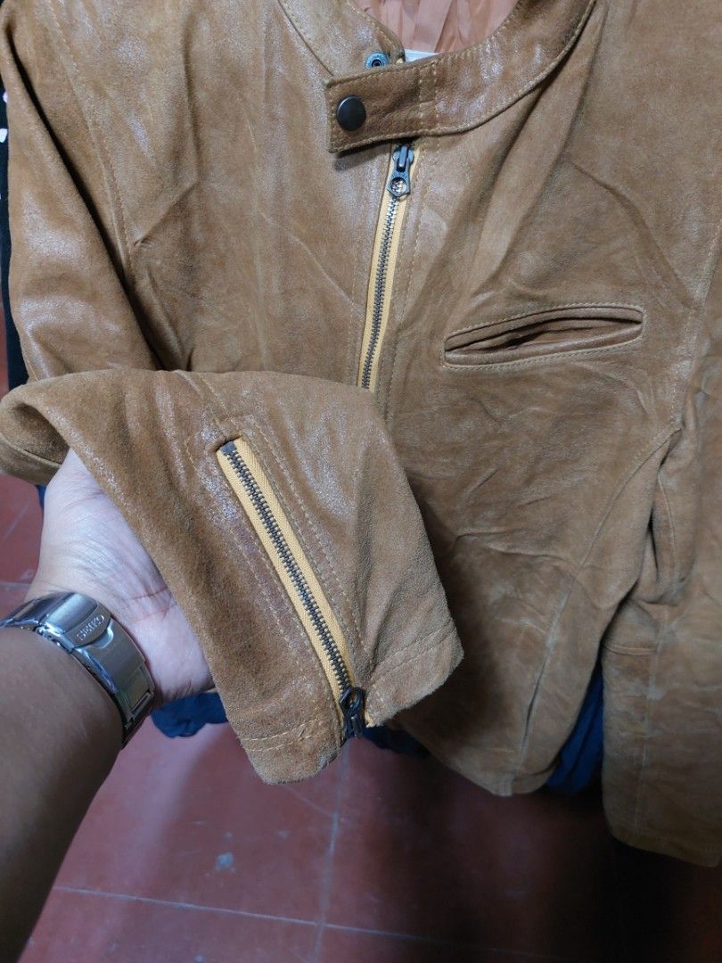 Urban Research Men's Leather Jacket(S-M) (Category: Coats, Jackets and Outerwear) located in Baguio. Submitted by brand_master (Listing ID 1320364042, Image 3). Description: Authentic Urban Research Men's Leather Jacket ✅️good for Motorcycle Or Riding Jacket or Casual Jacket Size(S-M) Dimension: 16 inch shoulder 18 inch armpit 25 inch Length 24.5 inch arm sleeves Slightly used Needs bit dry cleaning No issue In excellent condition.