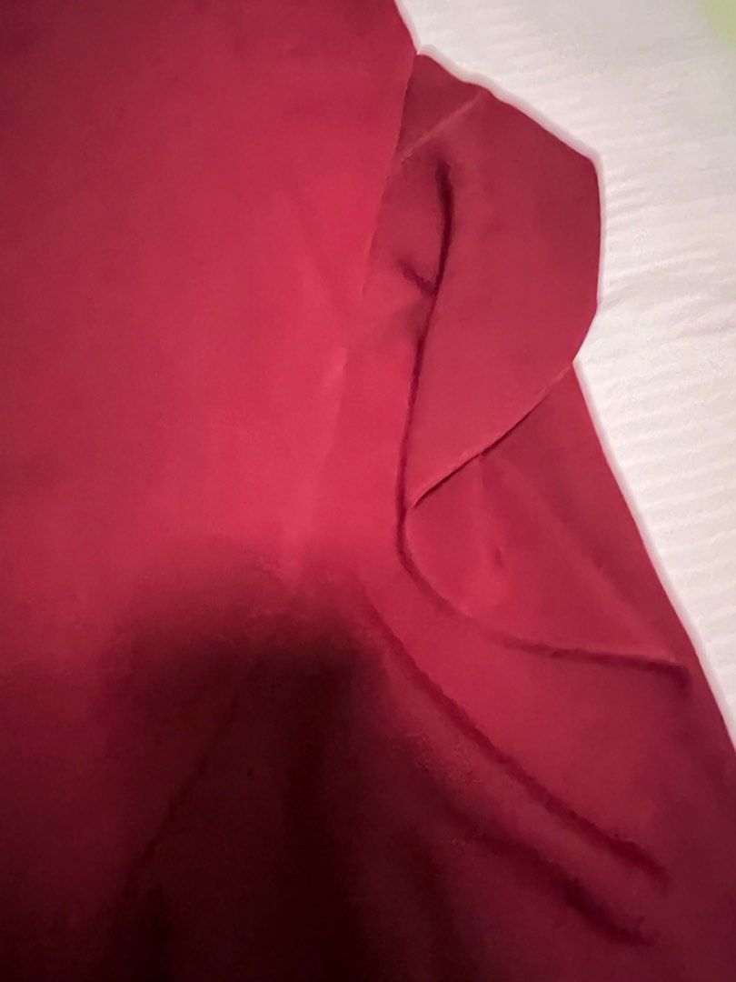 Venus cut deep red gown with front slit (Category: Evening dresses & gowns) located in Taguig. Submitted by nporillaza (Listing ID 1320354911, Image 3). Description: Never used but no tag available as this was washed, but wasnt able to use the dress. Cloth used is so nice, the front slit is accentuated with flowy cloth. This is Size M, and body defining..