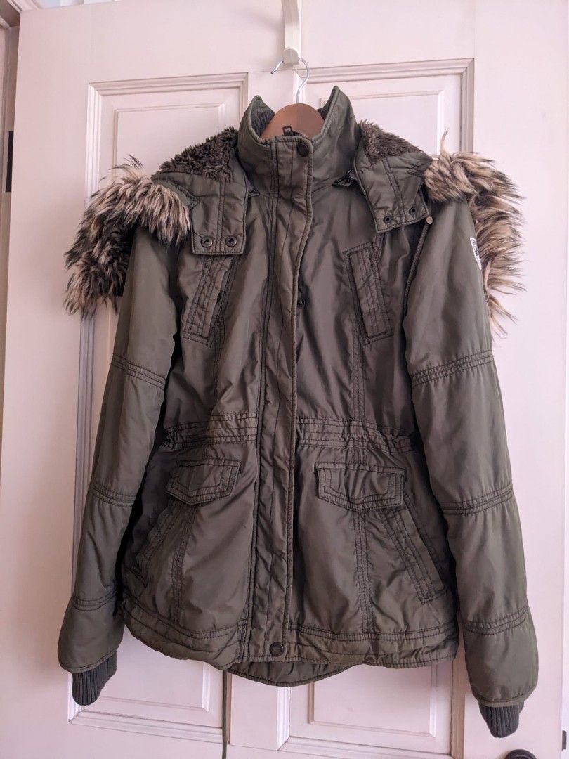 American Eagle Outfitters Olive Green Fur Lined Winter Coat Jacket Women s Fashion Coats Jackets and Outerwear on Carousell