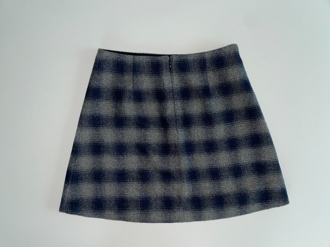 Aritzia Wilfred Classic Mini Wool Plaid Blue Black Skirt - 00 / XXS (Category: Clothes) located in Toronto. Submitted by ririwear (Listing ID 1320571573, Image 2). Description: Bought from Aritzia. Wore a few times, kept in good condition. Perfect for Fall and Winter. Size 00/ xxs. No try-ons. Meet up at Yonge and Finch..